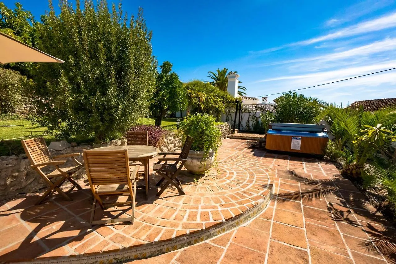 Private Heated Pool, Jacuzzi & 1225M2 Garden In Villa Cipreses Frigiliana